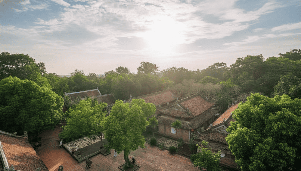 Ch&ugrave;a T&acirc;y Phương gồm ba ch&ugrave;a Thượng, Trung, Hạ